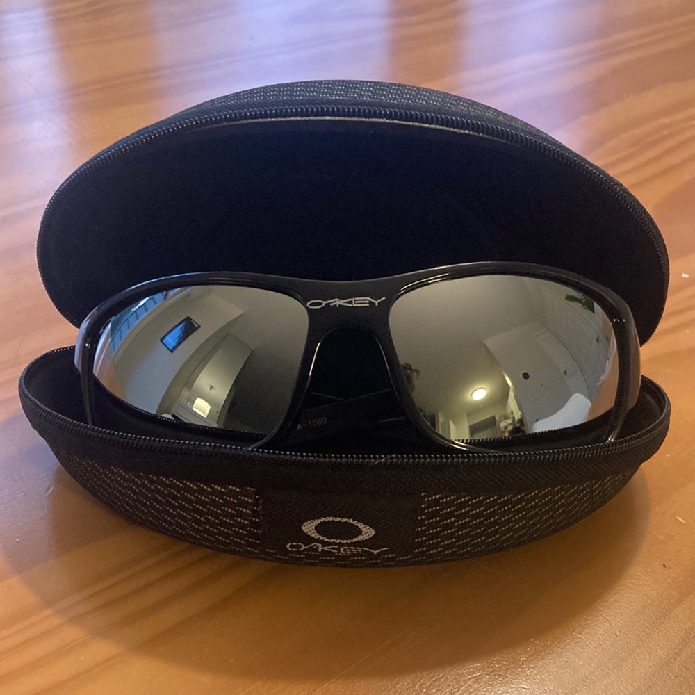 Oakley Hijinx Polarized Sunglasses - black with red detail
